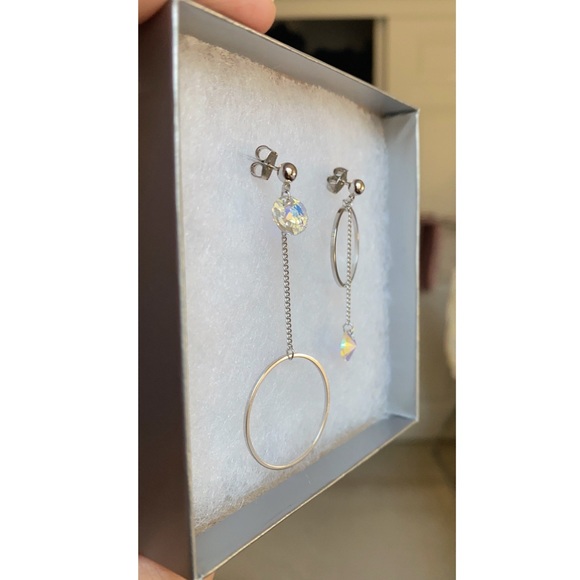 Unbalanced Halo Earrings - Picture 2 of 2